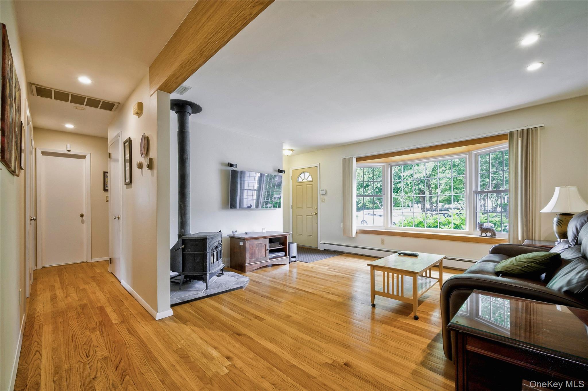 #18 photo, 287 4th Avenue, Saint James , NY 11780