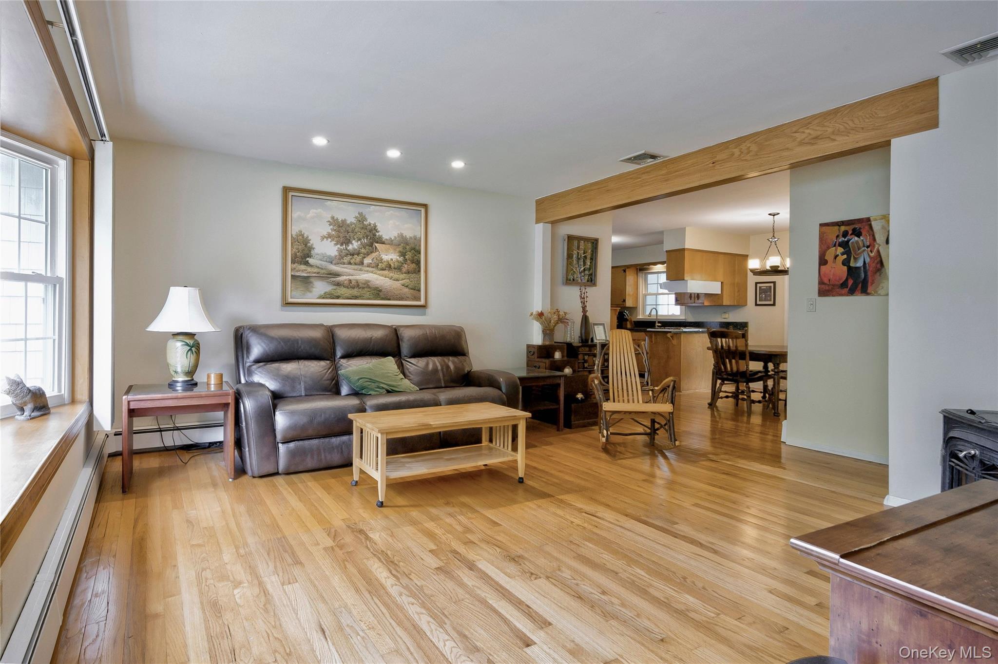 #4 photo, 287 4th Avenue, Saint James , NY 11780