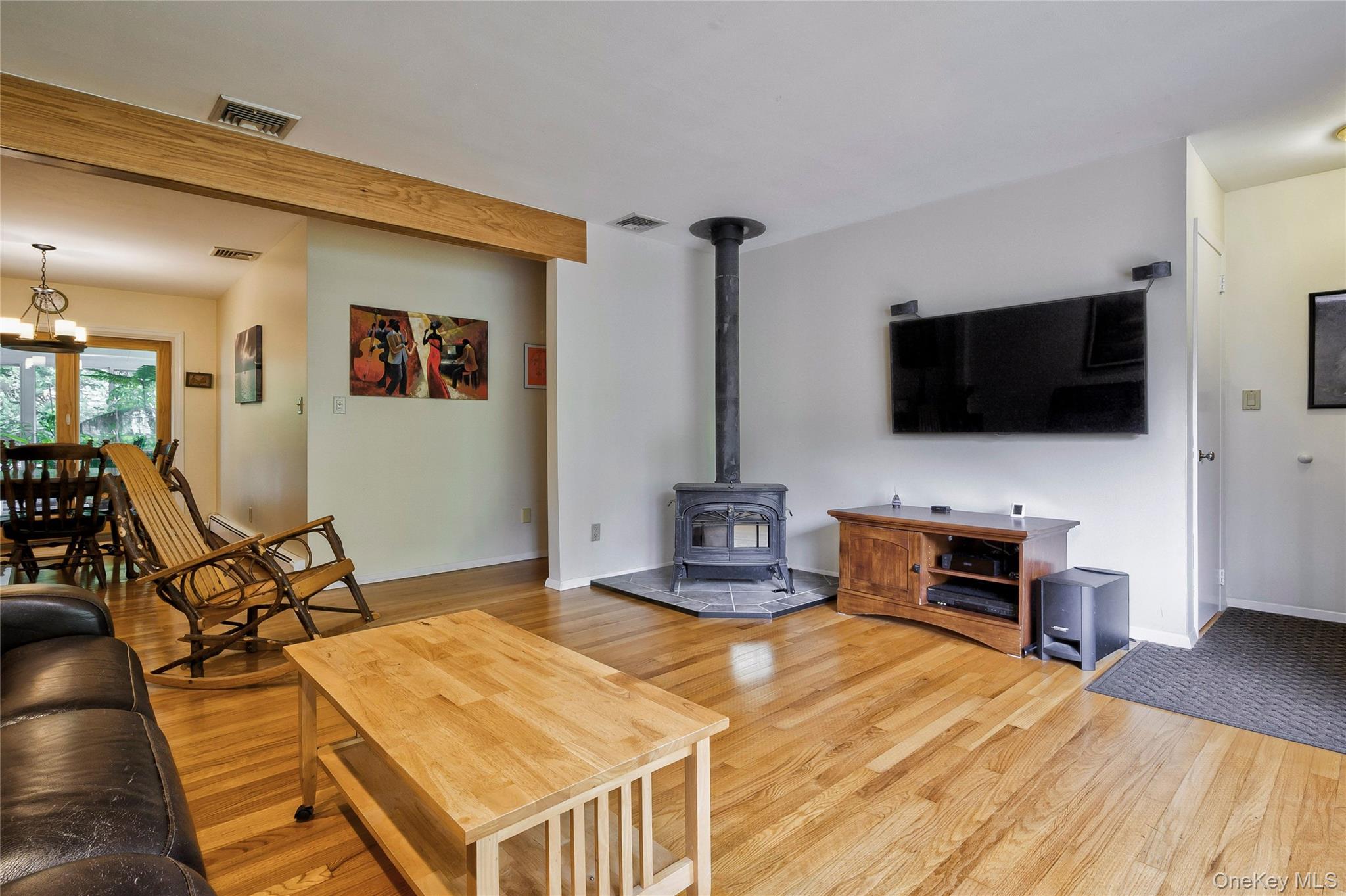 #5 photo, 287 4th Avenue, Saint James , NY 11780