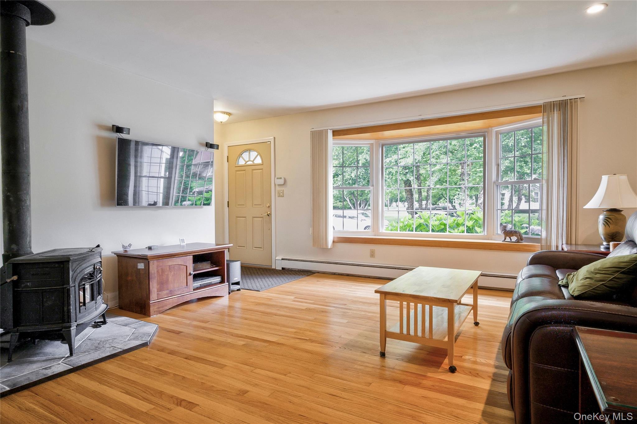 #6 photo, 287 4th Avenue, Saint James , NY 11780