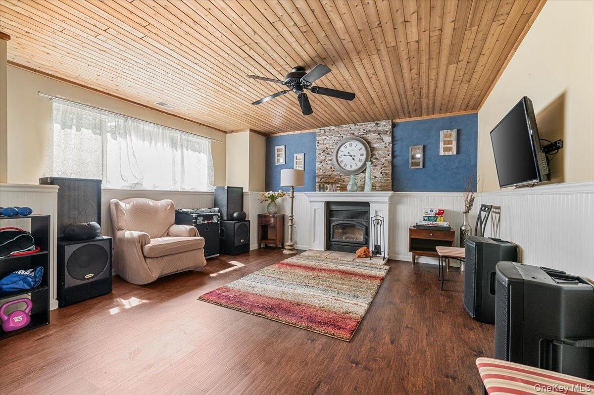 #16 photo, 101 Plymouth Avenue, East Patchogue , NY 11772