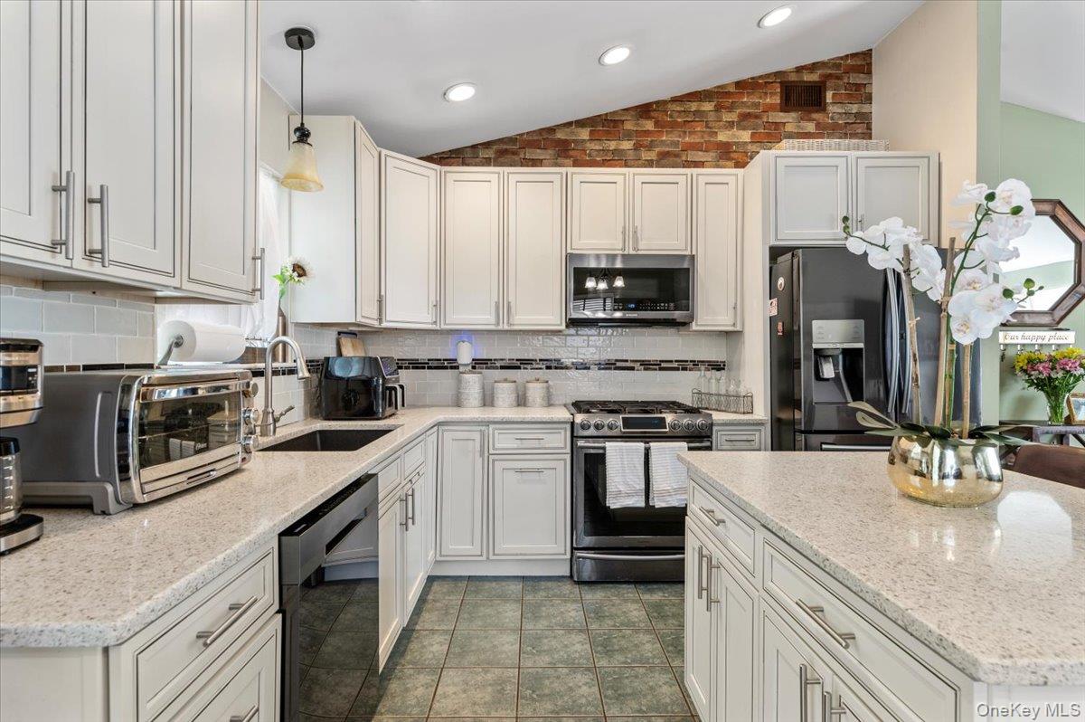 #8 photo, 101 Plymouth Avenue, East Patchogue , NY 11772