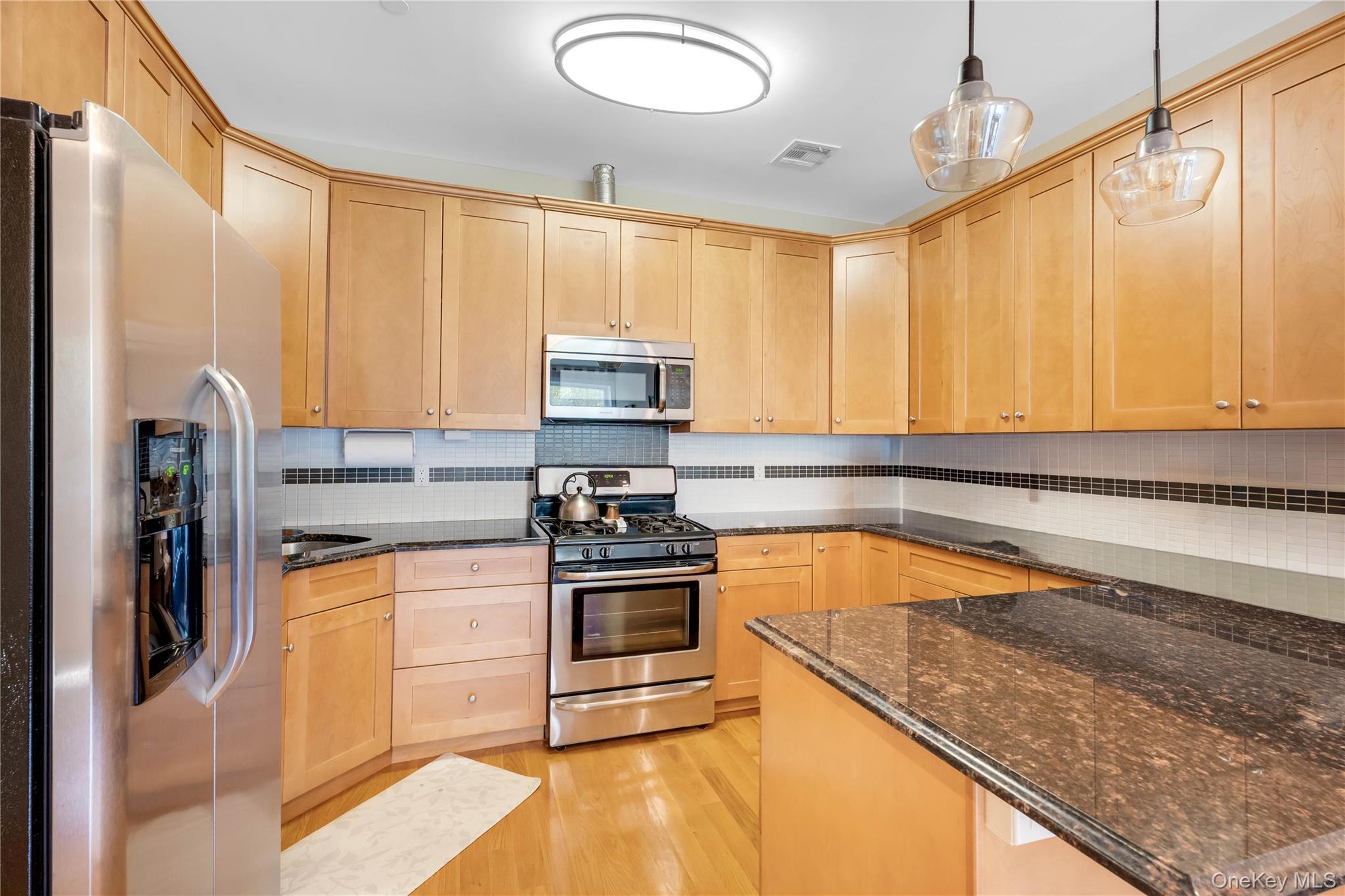 #3 photo, 1492 E 12th Street, ブルックリン区 Brooklyn , NY 11230