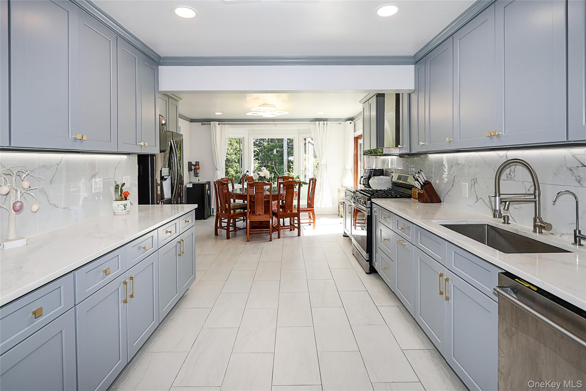 #11 photo, 6 Lewis Avenue, Jericho , NY 11753