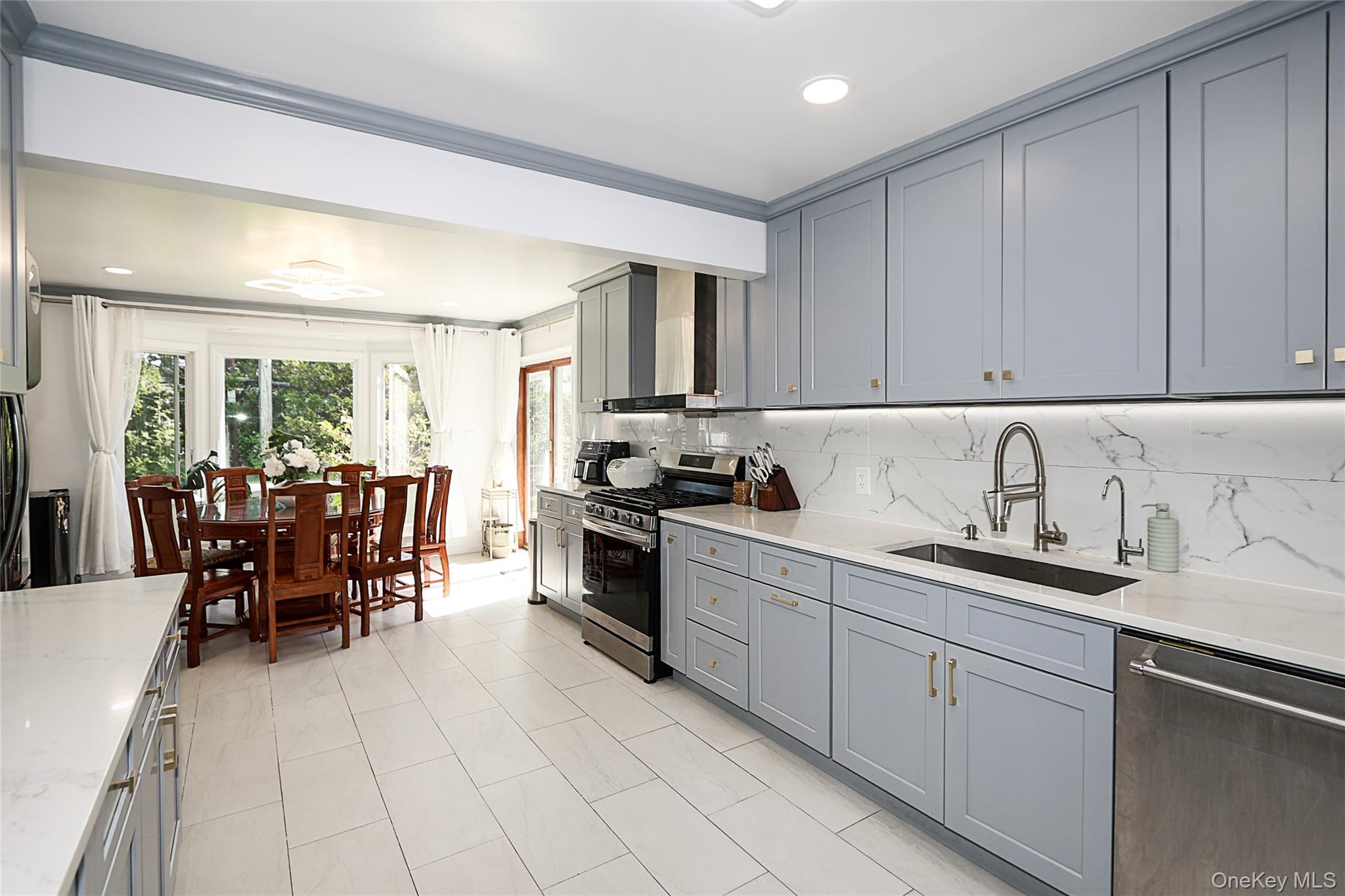 #12 photo, 6 Lewis Avenue, Jericho , NY 11753