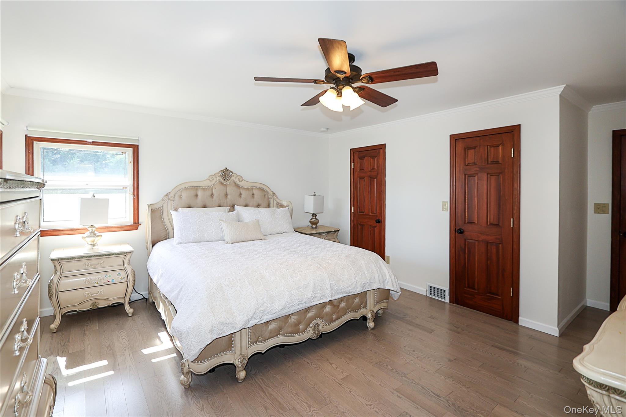 #17 photo, 6 Lewis Avenue, Jericho , NY 11753