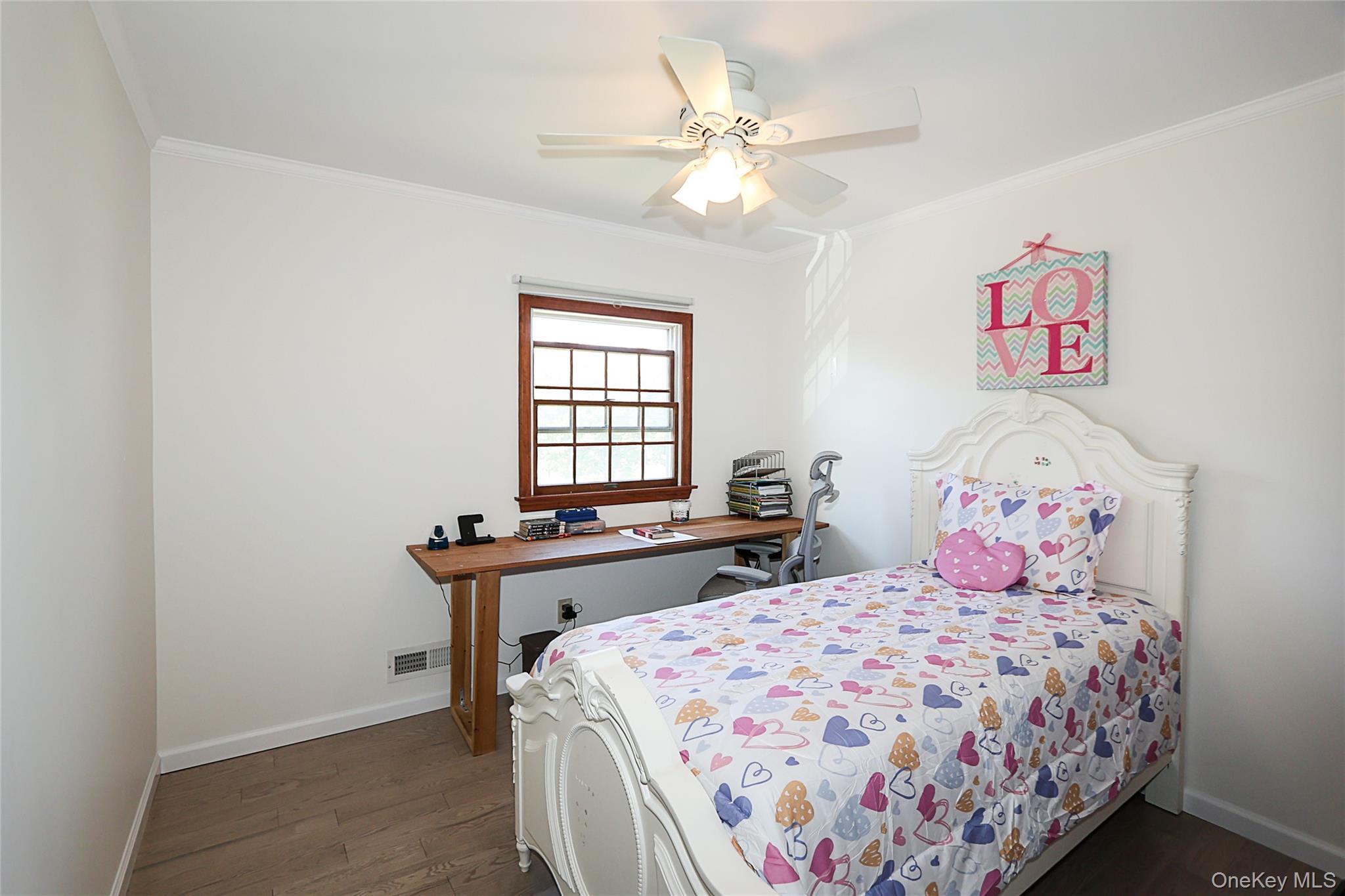 #19 photo, 6 Lewis Avenue, Jericho , NY 11753