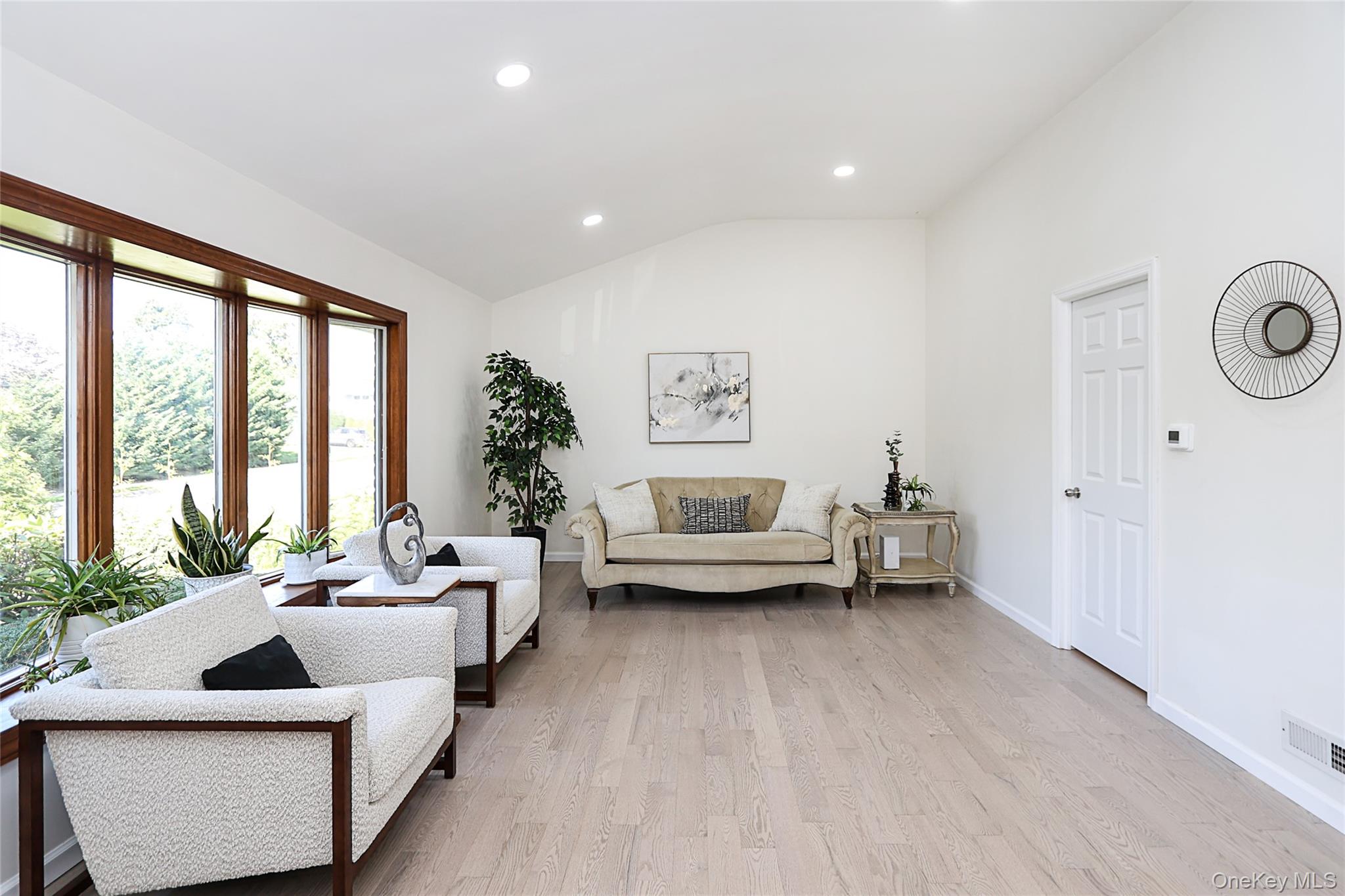 #6 photo, 6 Lewis Avenue, Jericho , NY 11753