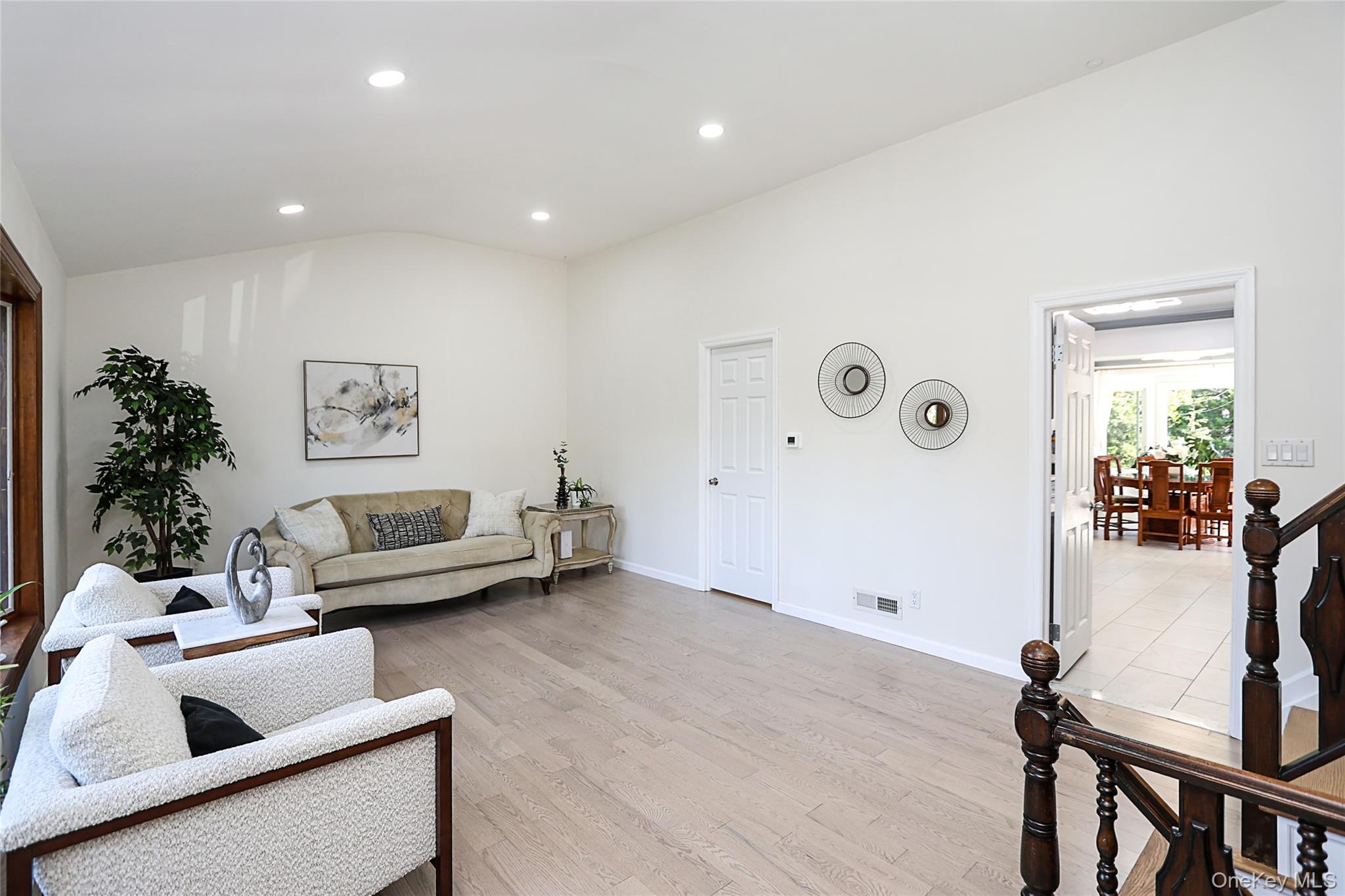 #7 photo, 6 Lewis Avenue, Jericho , NY 11753