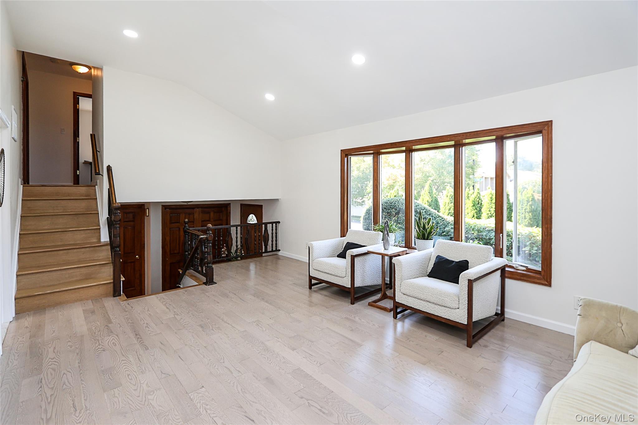 #9 photo, 6 Lewis Avenue, Jericho , NY 11753