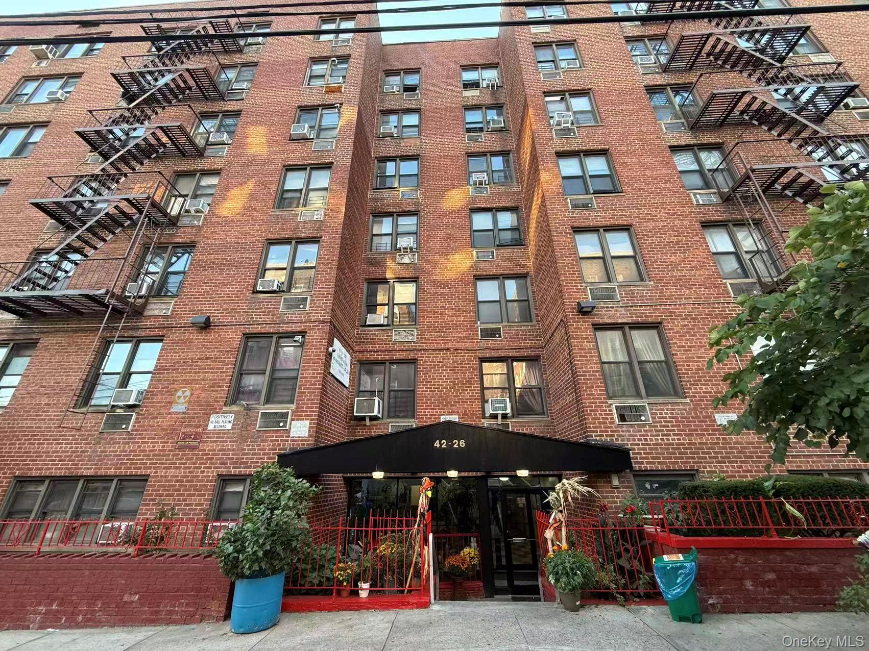 #1 photo, 42-26 81st Street, クイーンズ区 Elmhurst , NY 11373