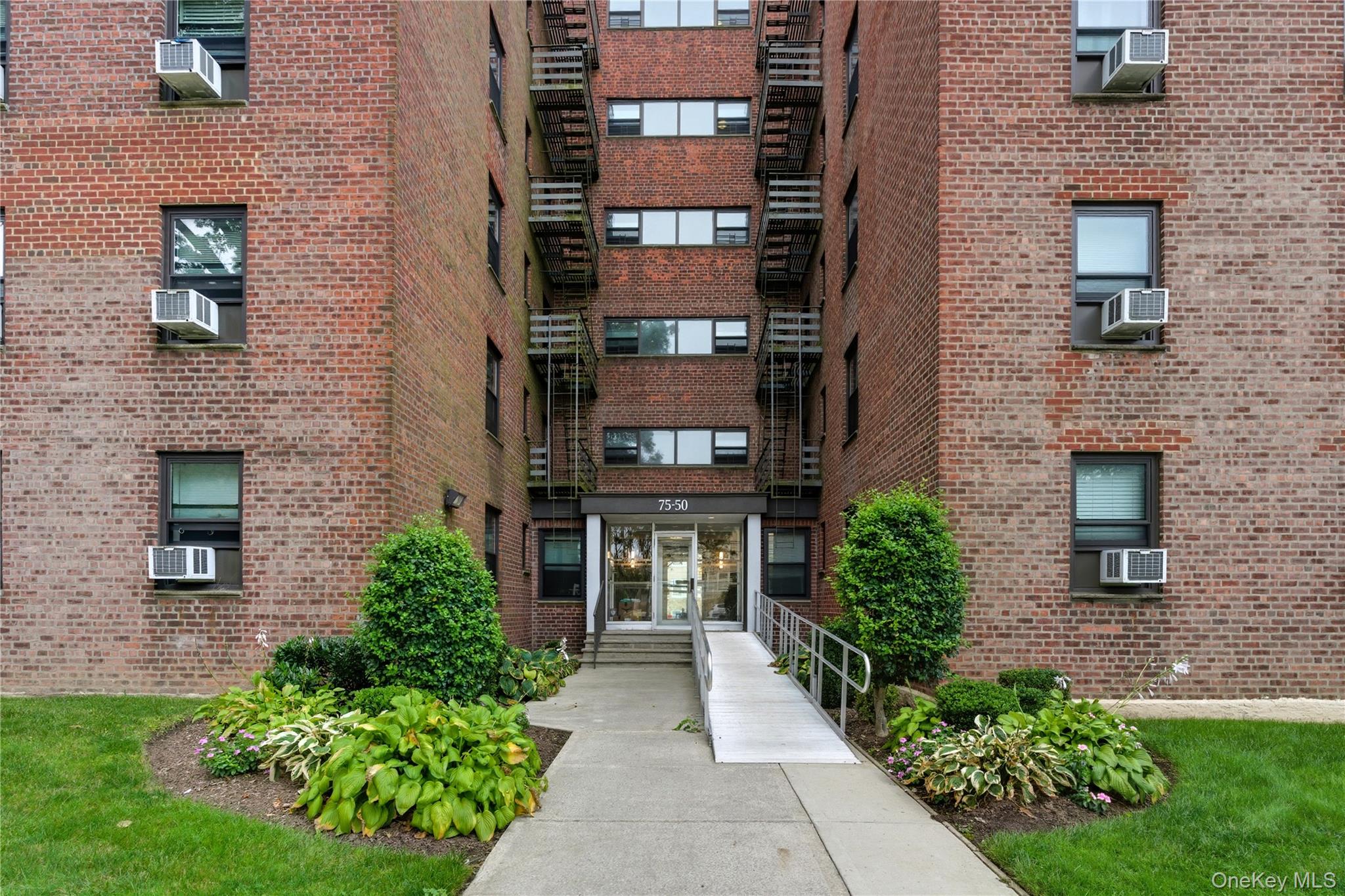 #2 photo, 75-50 Bell Boulevard, クイーンズ区 Oakland Gardens , NY 11364
