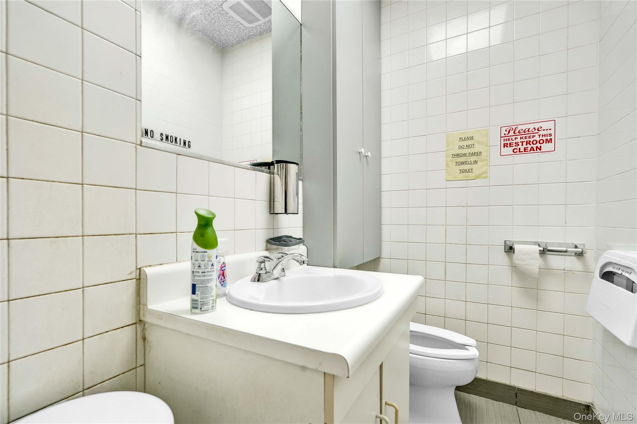 #18 photo, 98-20 Metropolitan Ave, Forest Hills , NY 11375