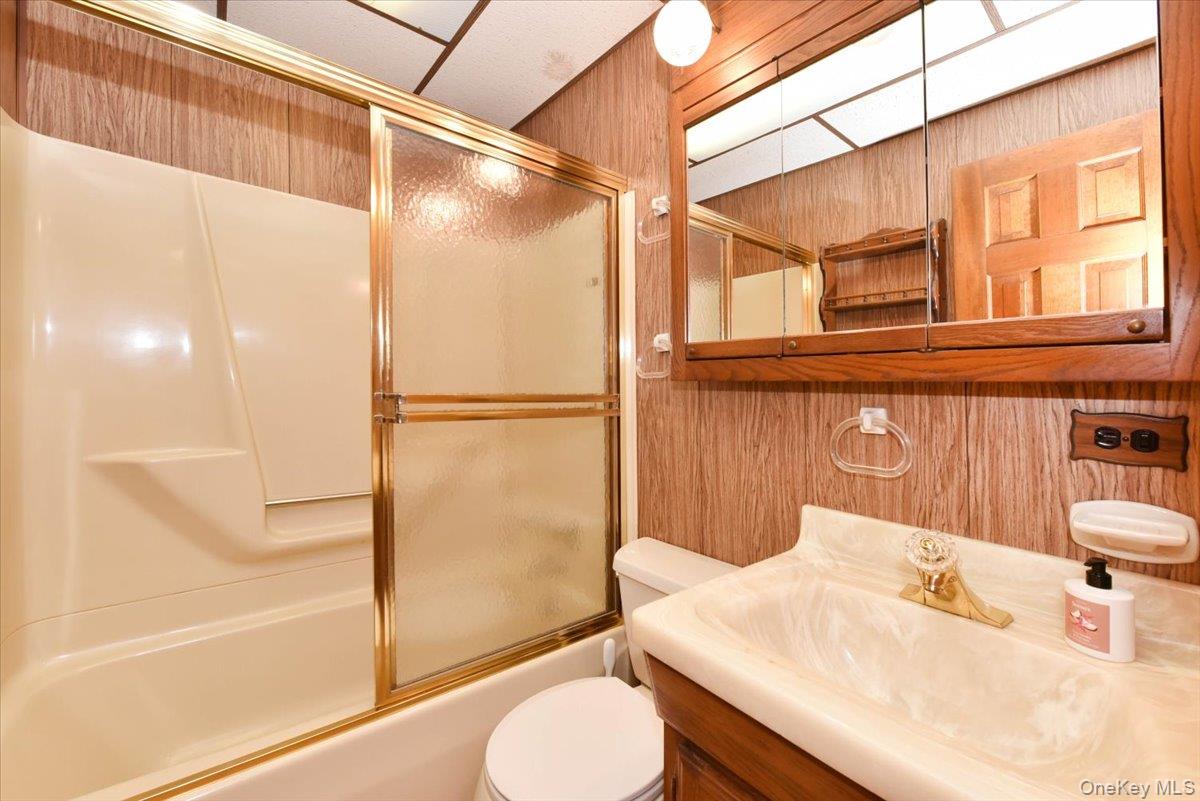 #17 photo, 366 W Gates Avenue, Lindenhurst , NY 11757