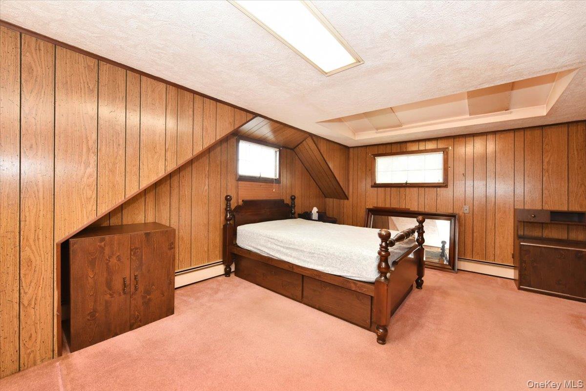 #19 photo, 366 W Gates Avenue, Lindenhurst , NY 11757