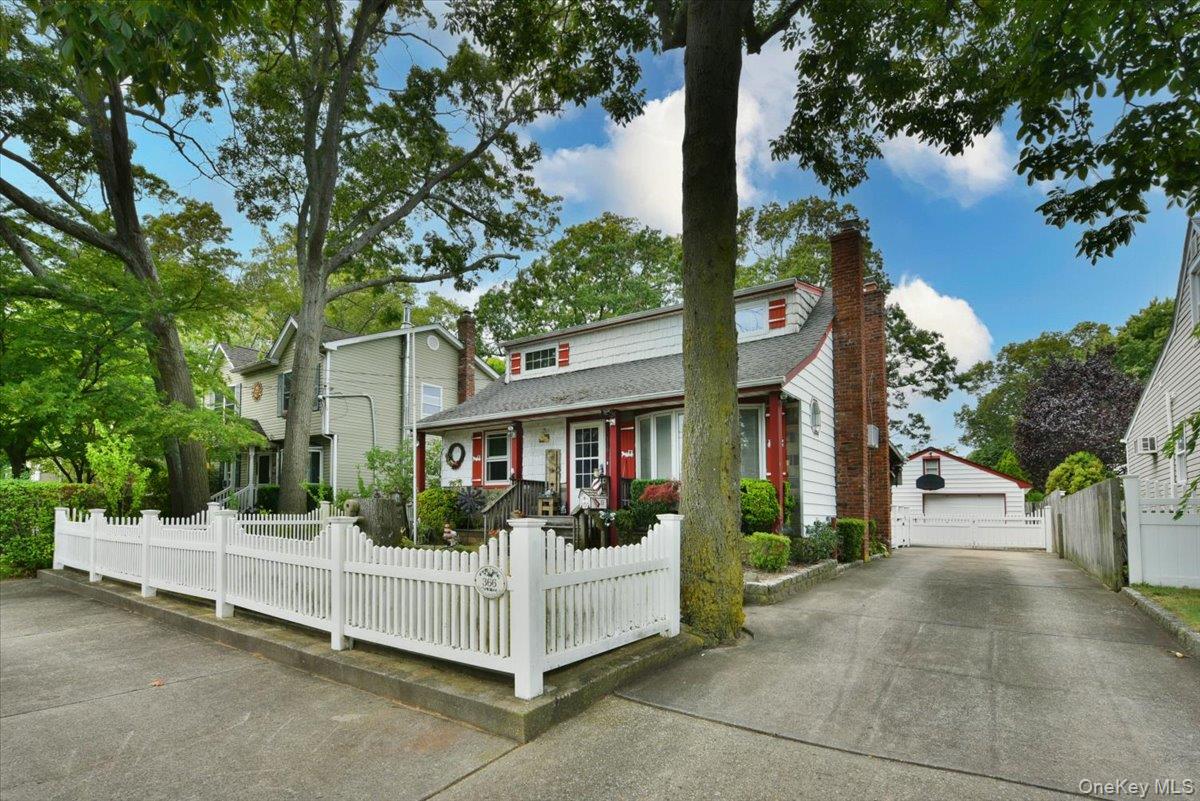 #3 photo, 366 W Gates Avenue, Lindenhurst , NY 11757