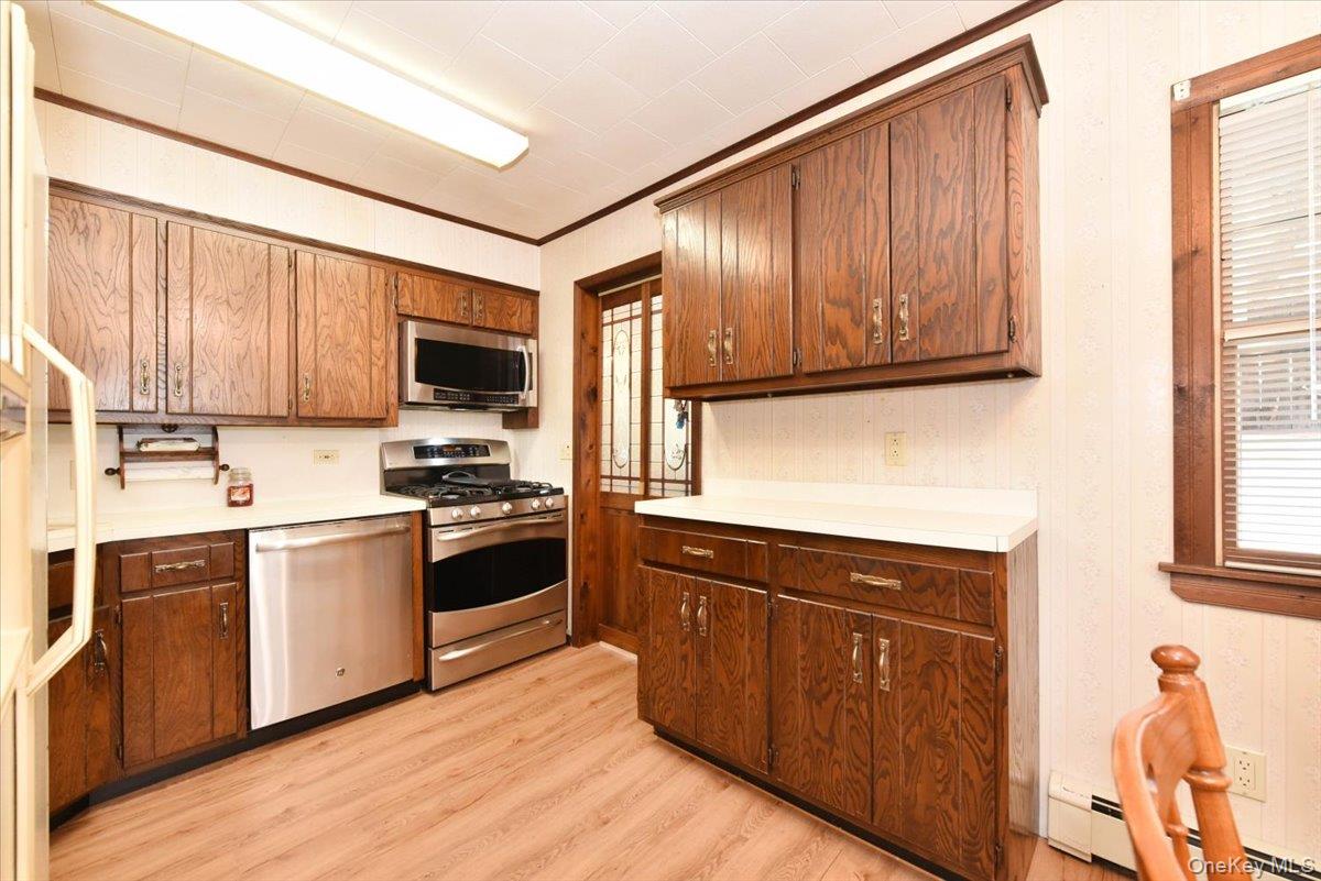 #8 photo, 366 W Gates Avenue, Lindenhurst , NY 11757