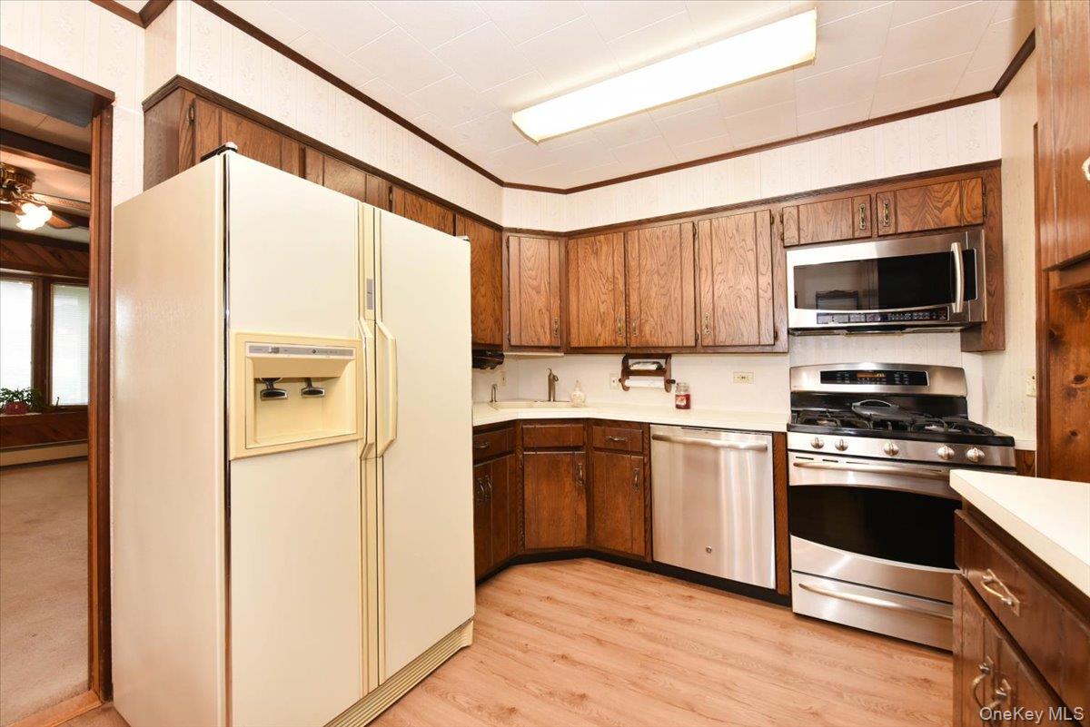 #9 photo, 366 W Gates Avenue, Lindenhurst , NY 11757