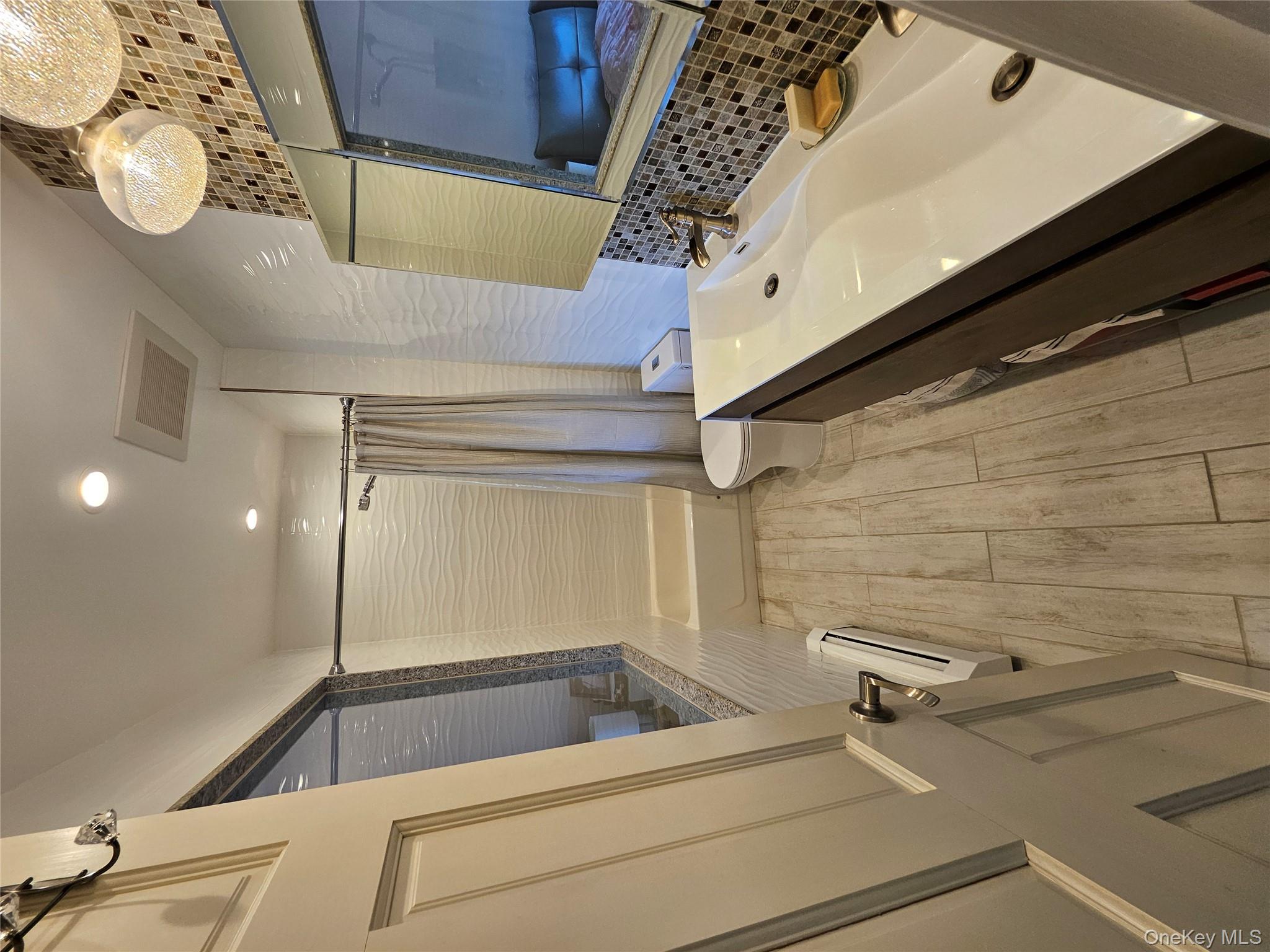 #4 photo, 120-19 Ketch Court, クイーンズ区 College Point , NY 11356