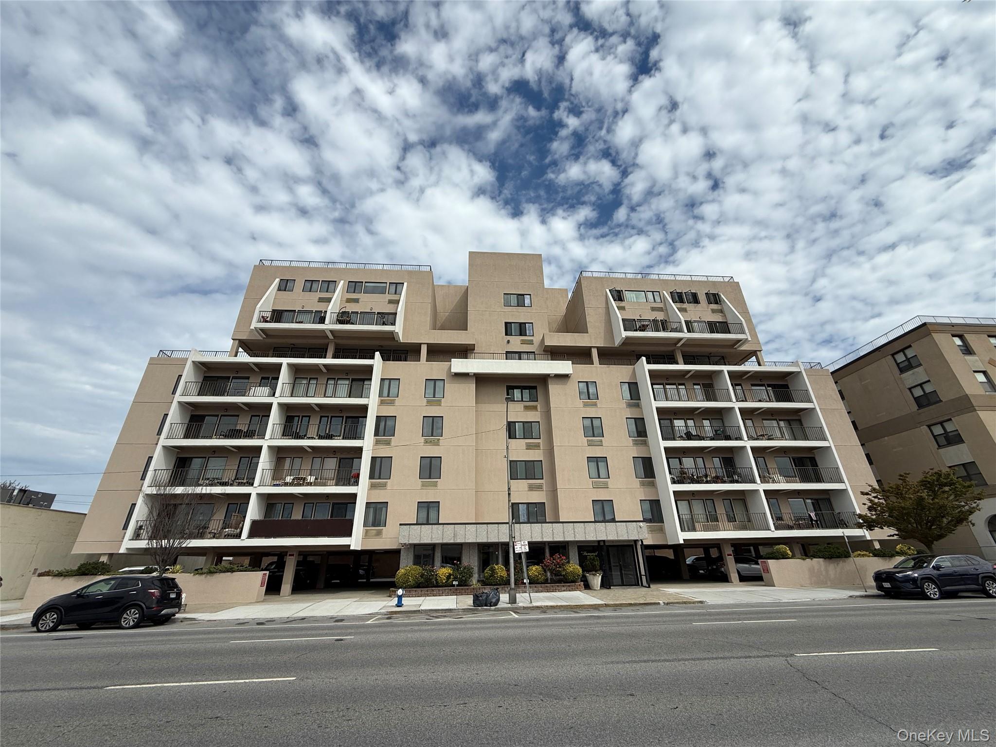 #1 photo, 235 W Park Avenue, नासाउ काउंटी Long Beach , NY 11561