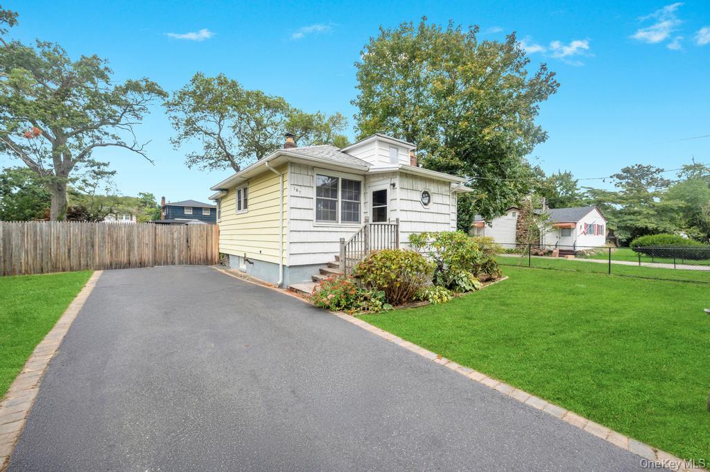 #1 photo, 167 Officials Avenue, Holbrook , NY 11741