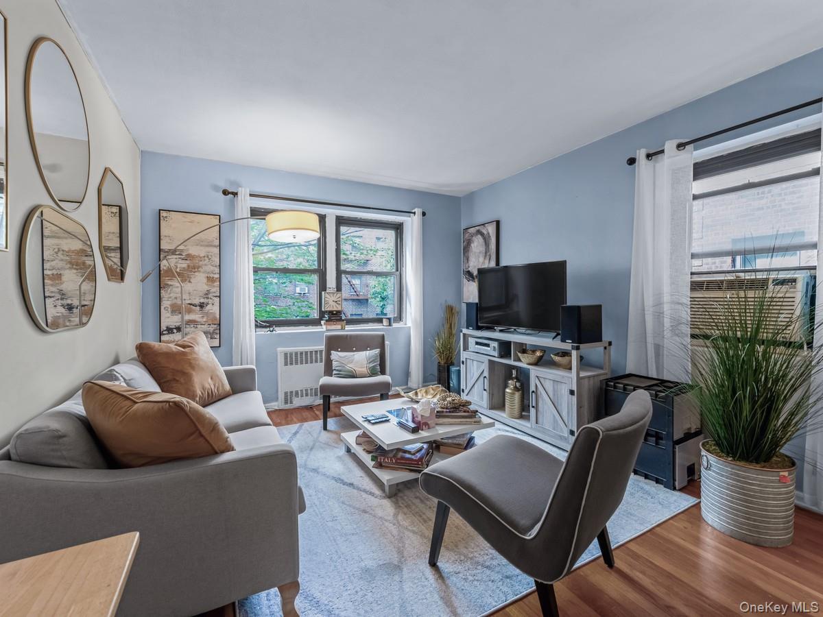 #10 photo, 118-66 Metropolitan, क्यू गार्डन्स Kew Gardens , NY 11415