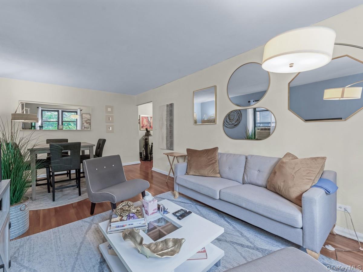 #11 photo, 118-66 Metropolitan, क्यू गार्डन्स Kew Gardens , NY 11415