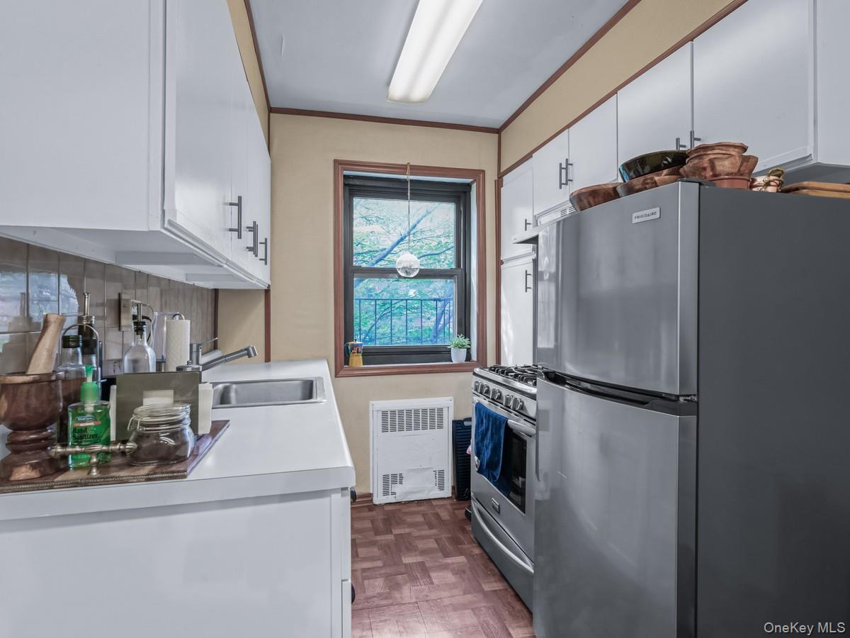 #13 photo, 118-66 Metropolitan, क्यू गार्डन्स Kew Gardens , NY 11415