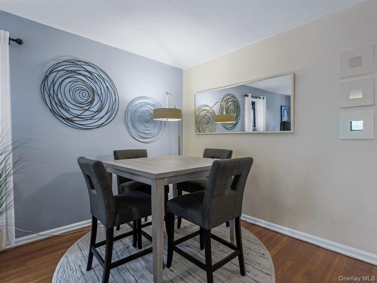 #9 photo, 118-66 Metropolitan, क्यू गार्डन्स Kew Gardens , NY 11415