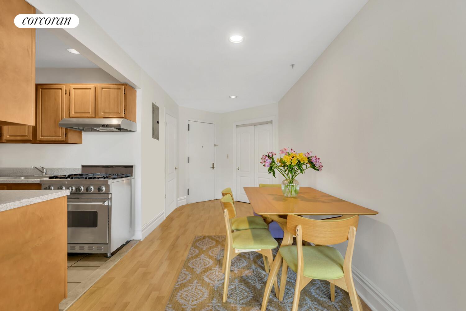 #4 photo, Ditmars Steinway, クイーンズ区 Ditmars Steinway , NY 11102