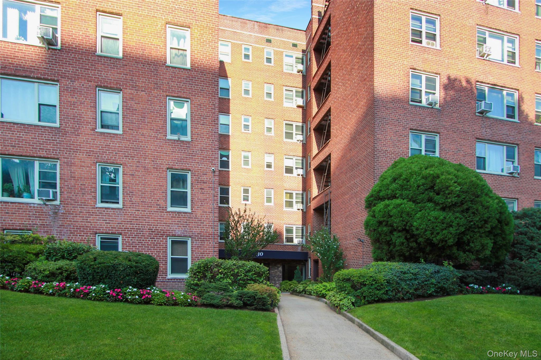 #2 photo, 30 N Broadway, White Plains , NY 10601