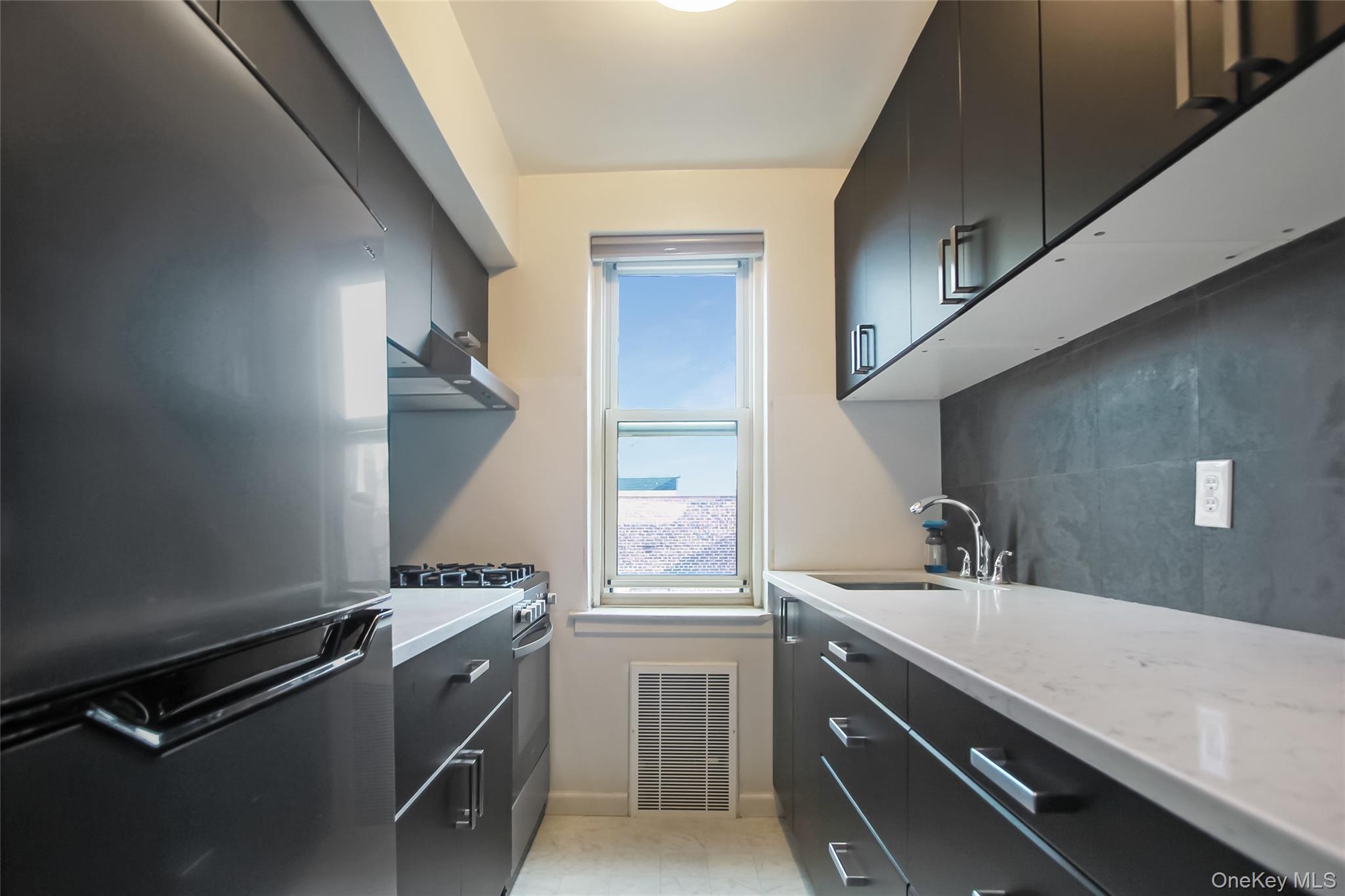 #4 photo, 30 N Broadway, White Plains , NY 10601