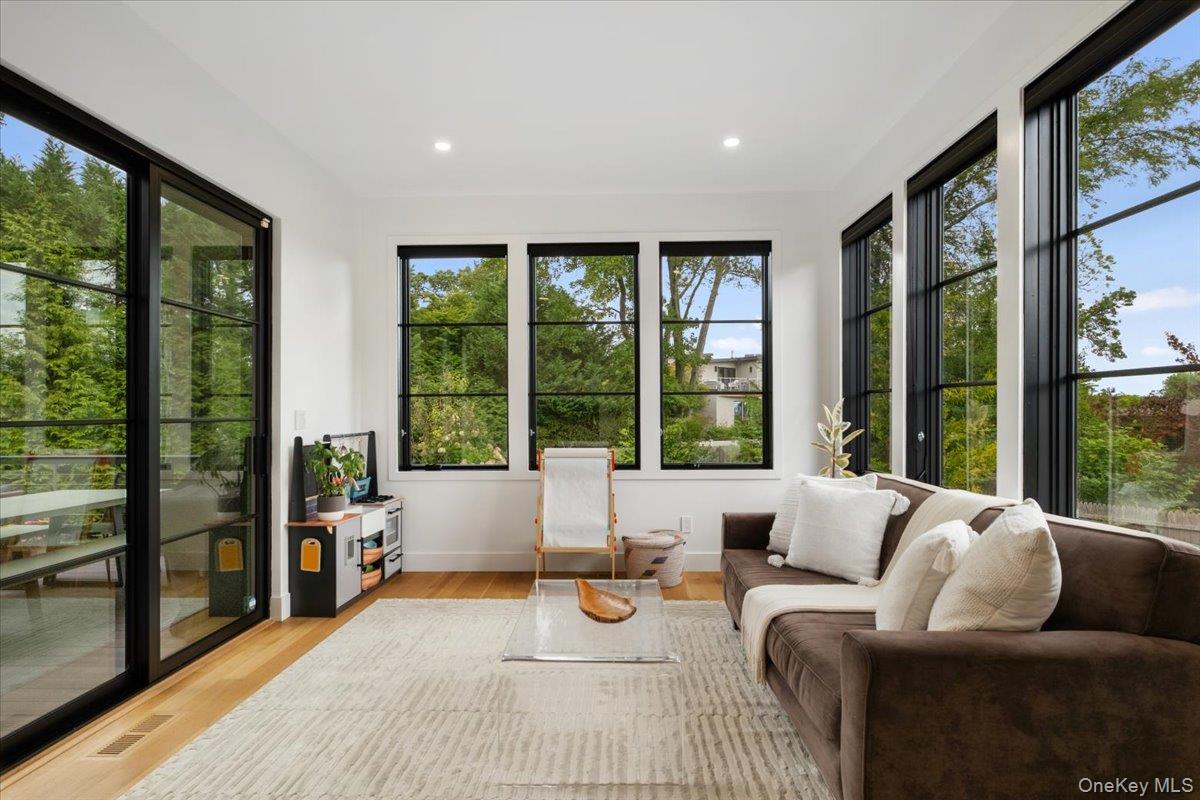 #20 photo, 1040 Nautilus Lane, Mamaroneck , NY 10543