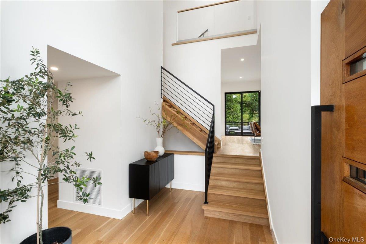 #5 photo, 1040 Nautilus Lane, Mamaroneck , NY 10543