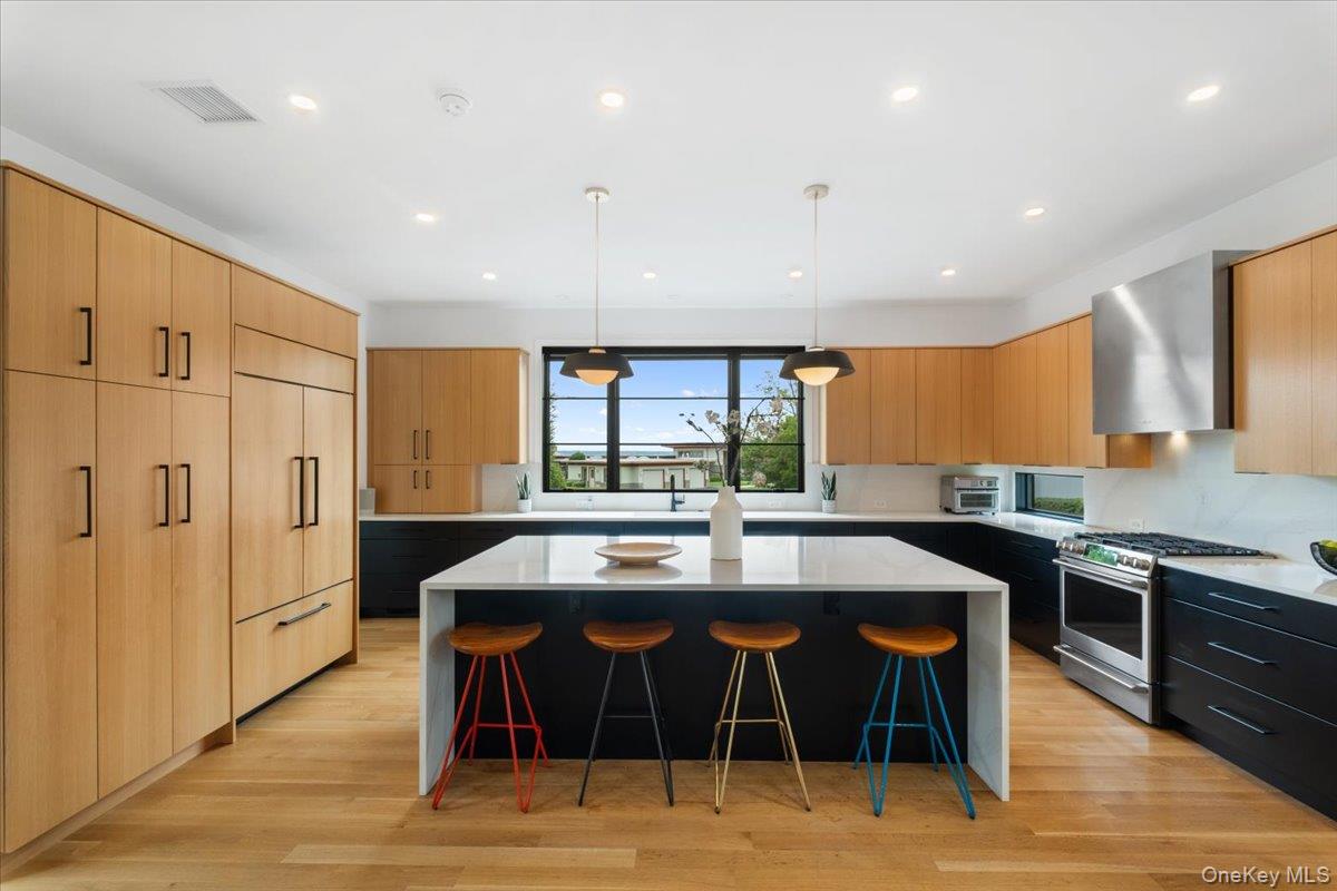 #7 photo, 1040 Nautilus Lane, Mamaroneck , NY 10543