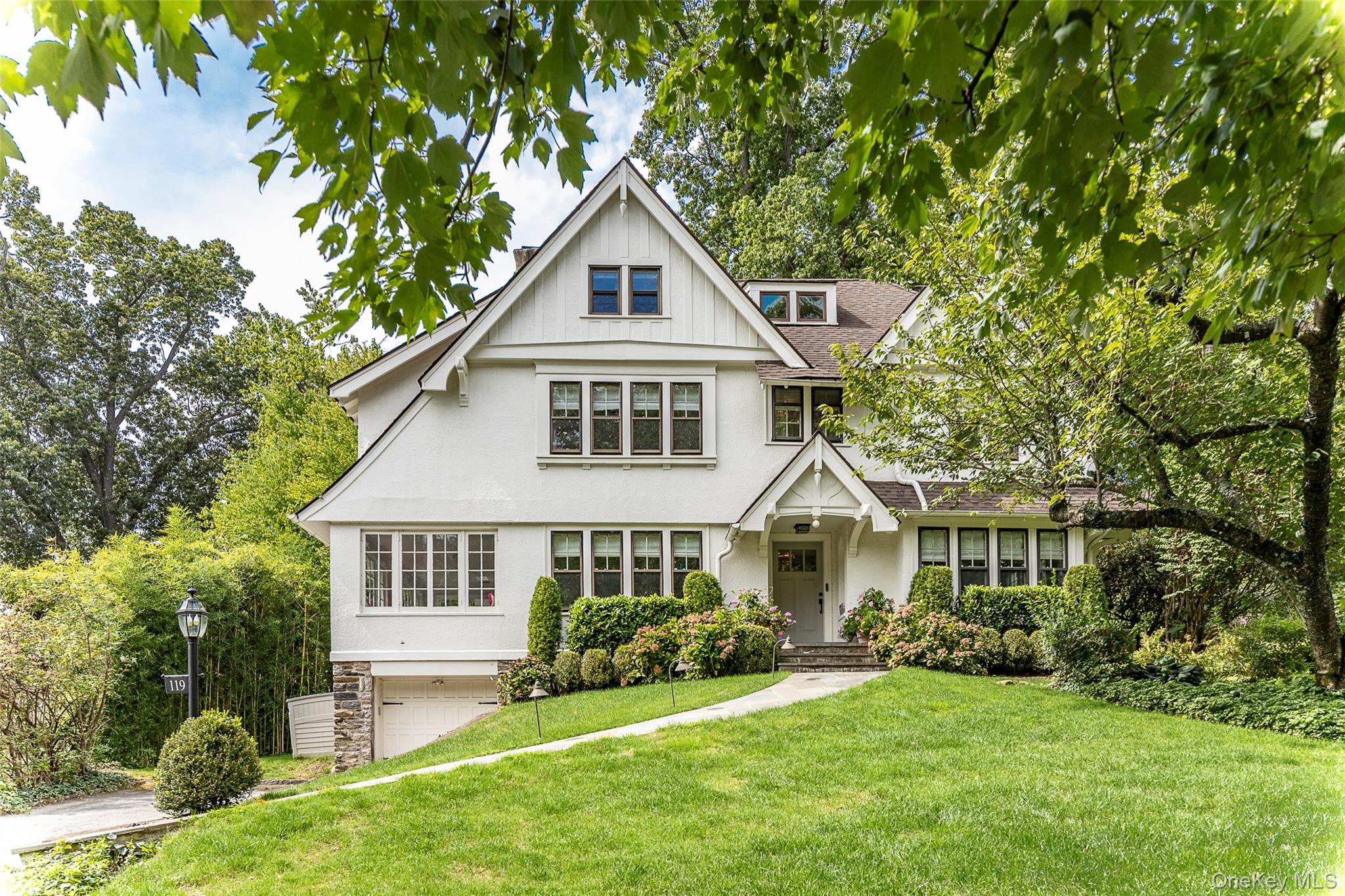 #1 photo, 119 Pondfield Road, ब्रोंक्स Bronxville , NY 10708