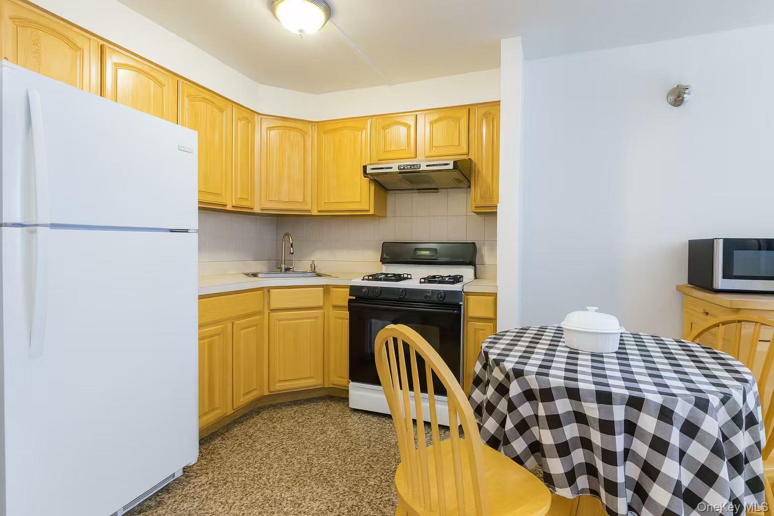 #2 photo, 4508 80th Street, クイーンズ区 Elmhurst , NY 11373