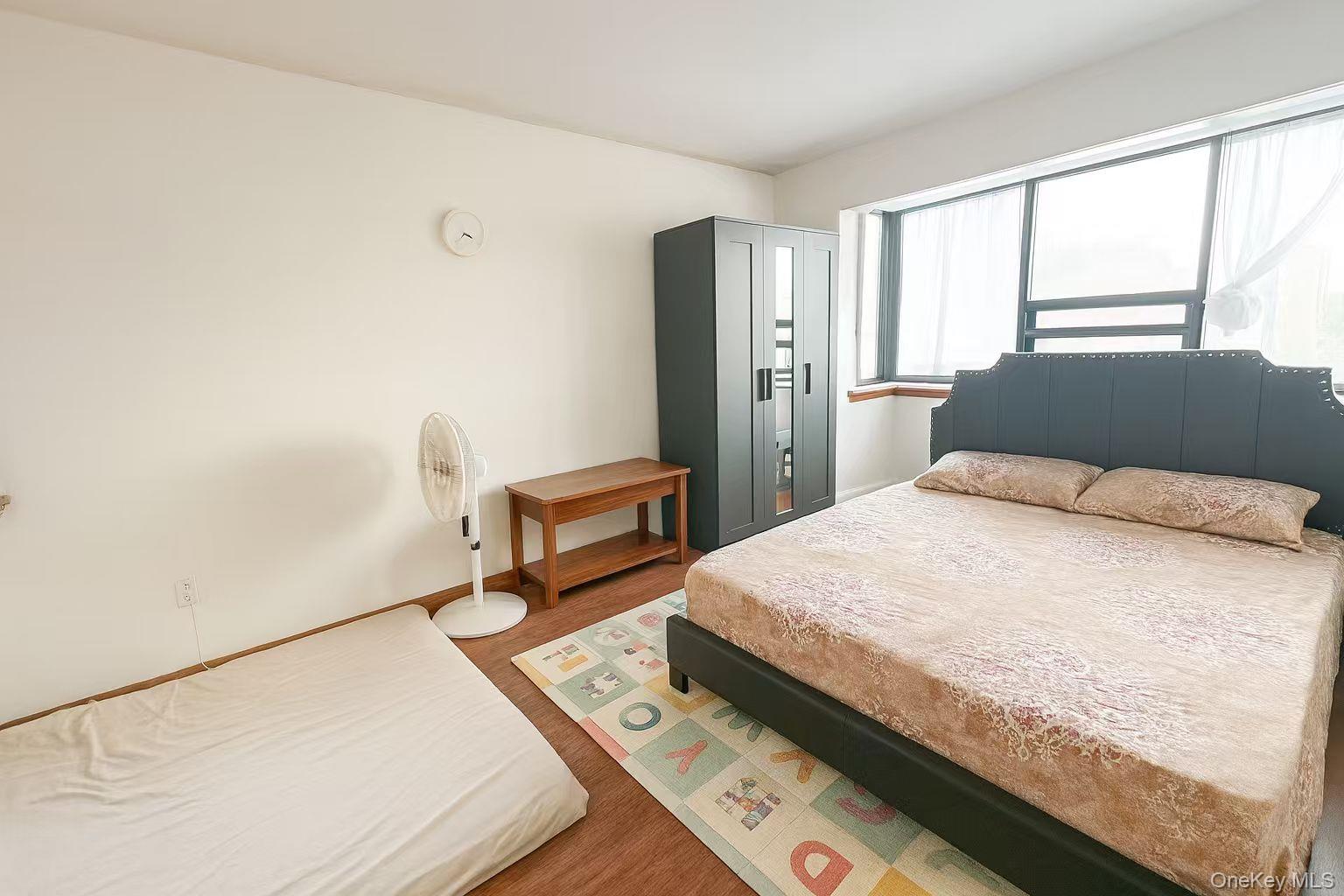 #4 photo, 4508 80th Street, クイーンズ区 Elmhurst , NY 11373