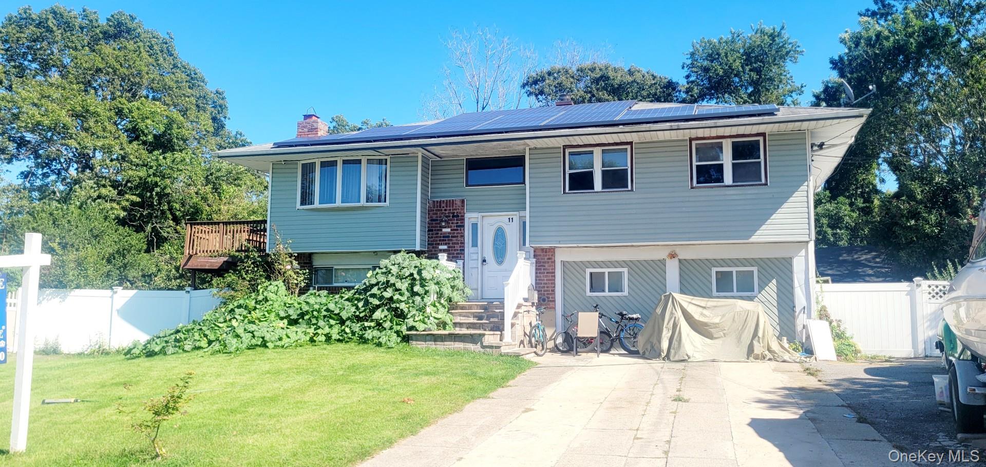 #1 photo, 11 Churchill Drive, 롱 아일랜드 Brentwood , NY 11717