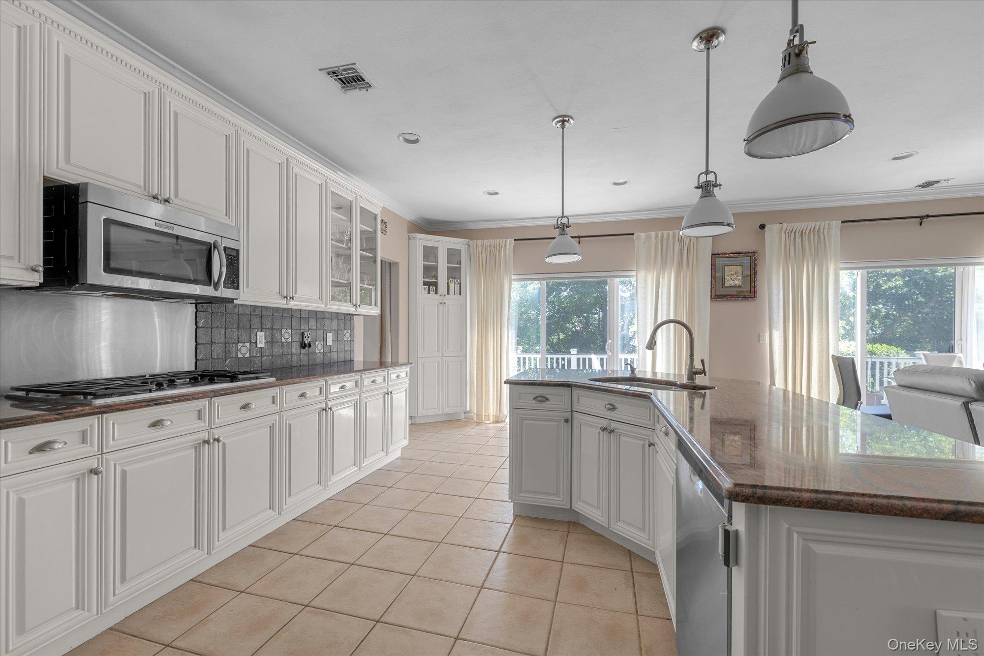 #11 photo, 85 Sagamore Drive, Plainview , NY 11803