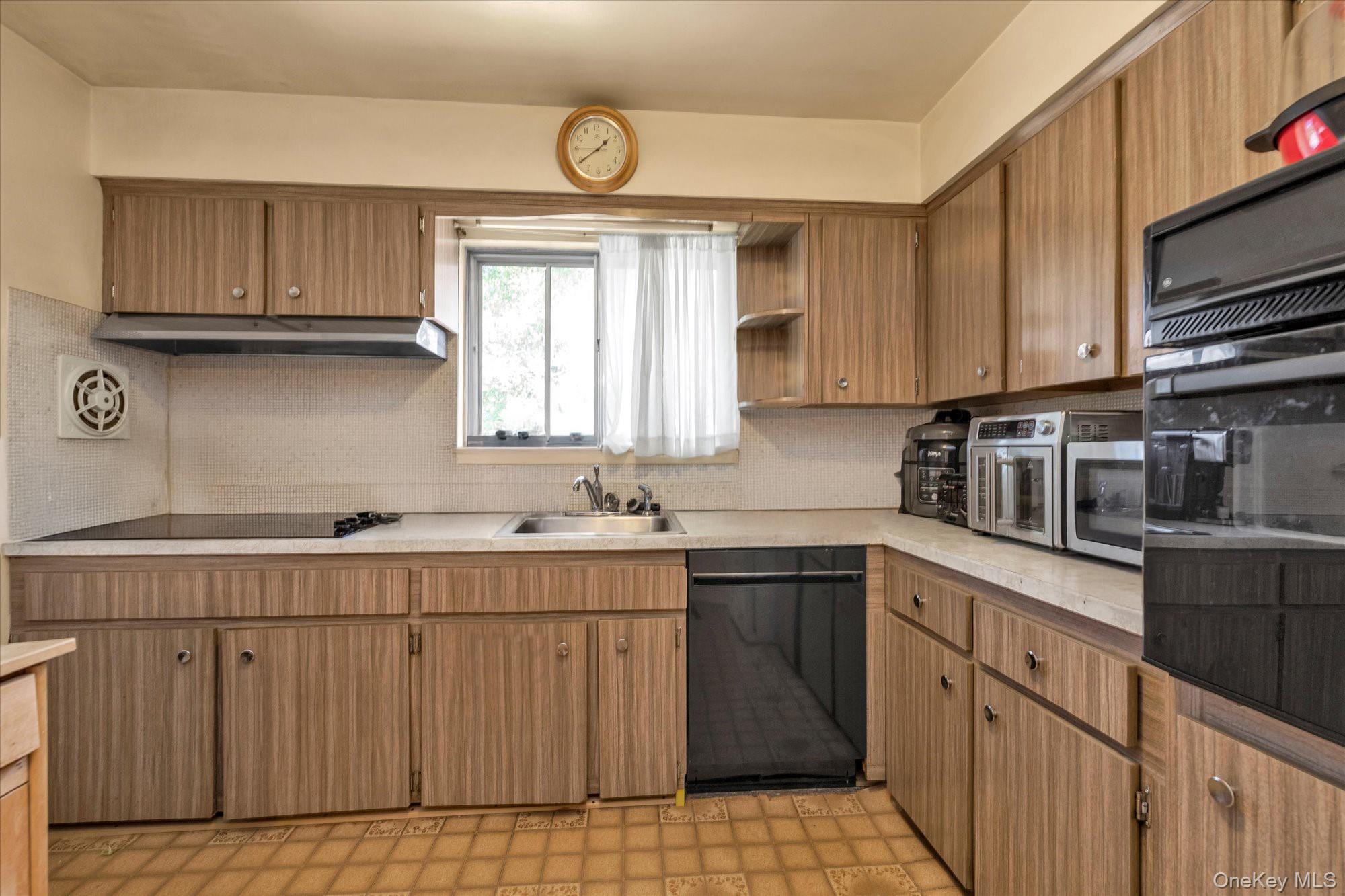 #15 photo, 27 Juniper Road, Port Washington , NY 11050