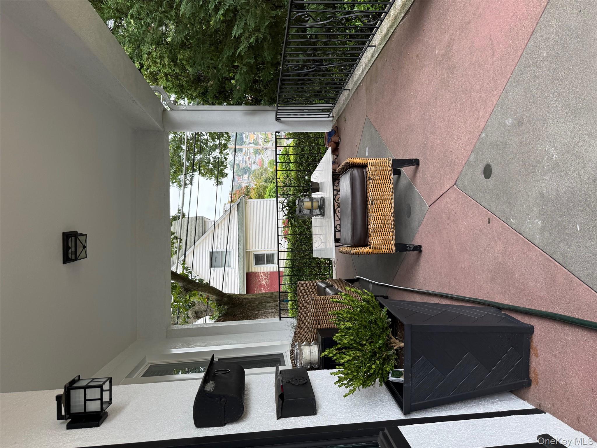 #2 photo, 42 Hill Terrace, Yonkers , NY 10701