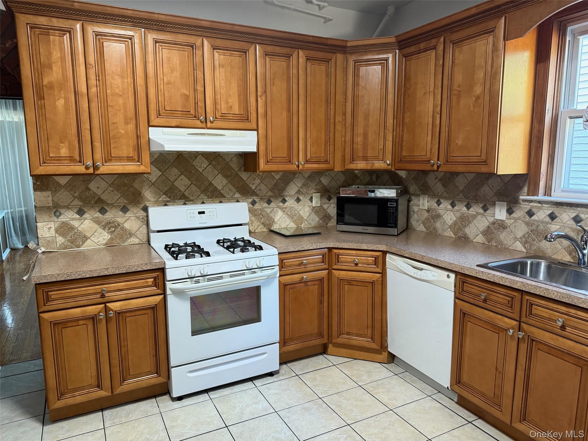 #6 photo, 42 Hill Terrace, Yonkers , NY 10701