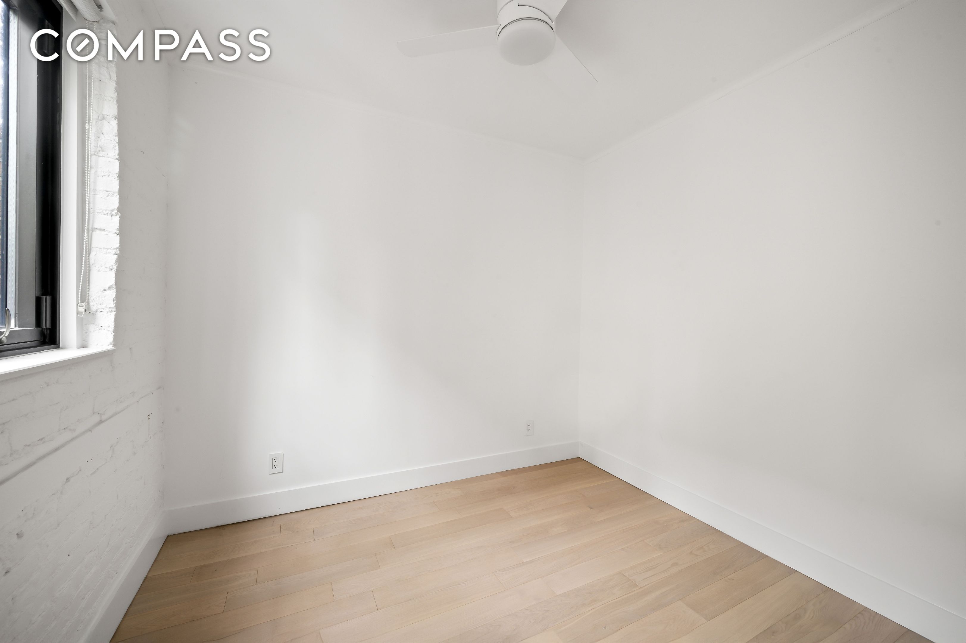 #4 photo, 210 6th Avenue, SoHo , NY 10012