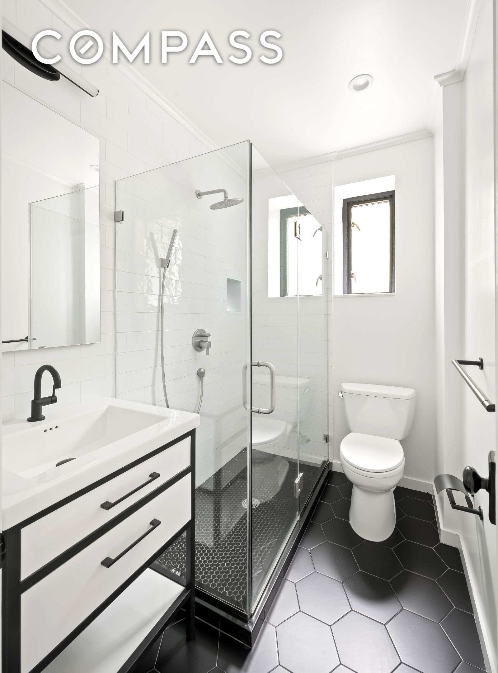 #5 photo, 210 6th Avenue, SoHo , NY 10012