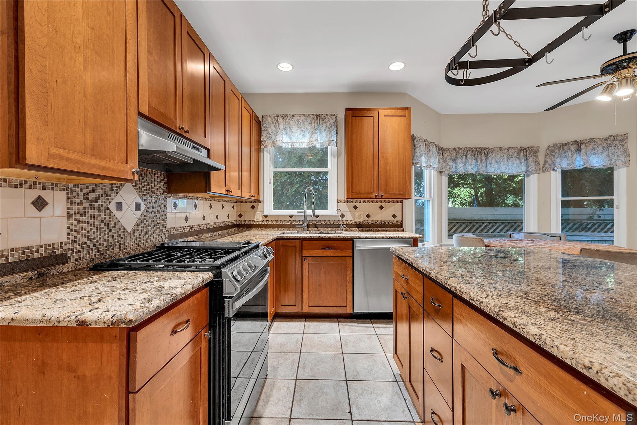 #13 photo, 124 Fleets Cove Road, Huntington , NY 11743