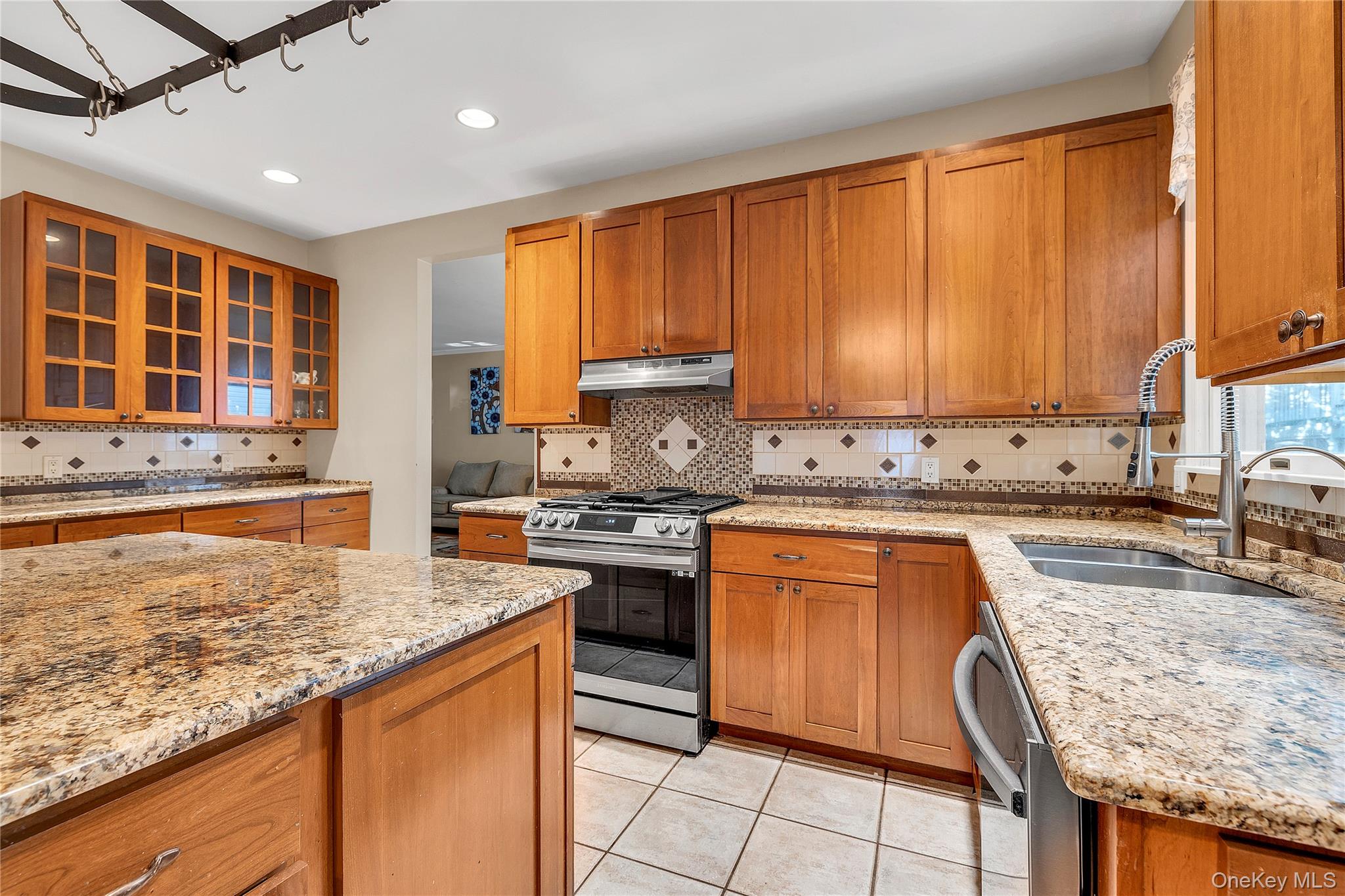 #14 photo, 124 Fleets Cove Road, Huntington , NY 11743