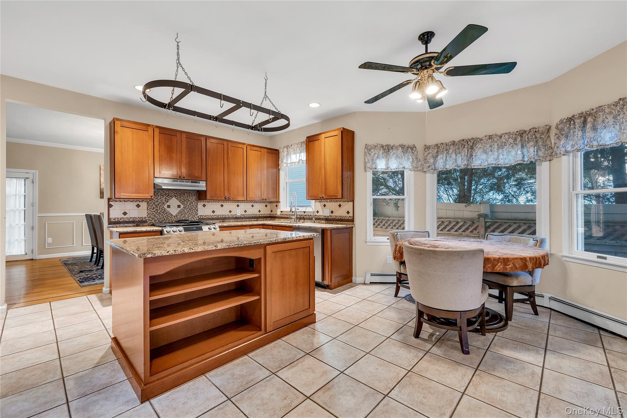 #15 photo, 124 Fleets Cove Road, Huntington , NY 11743