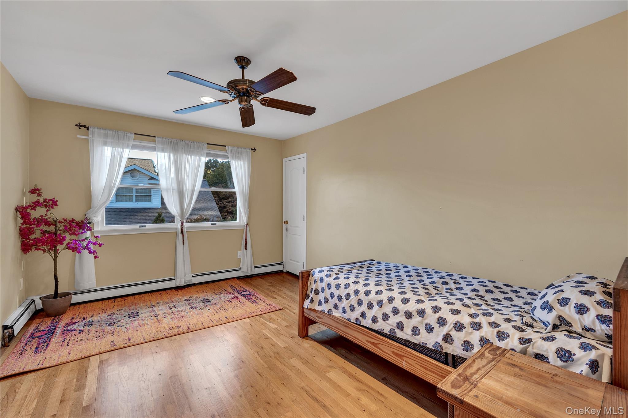 #19 photo, 124 Fleets Cove Road, Huntington , NY 11743