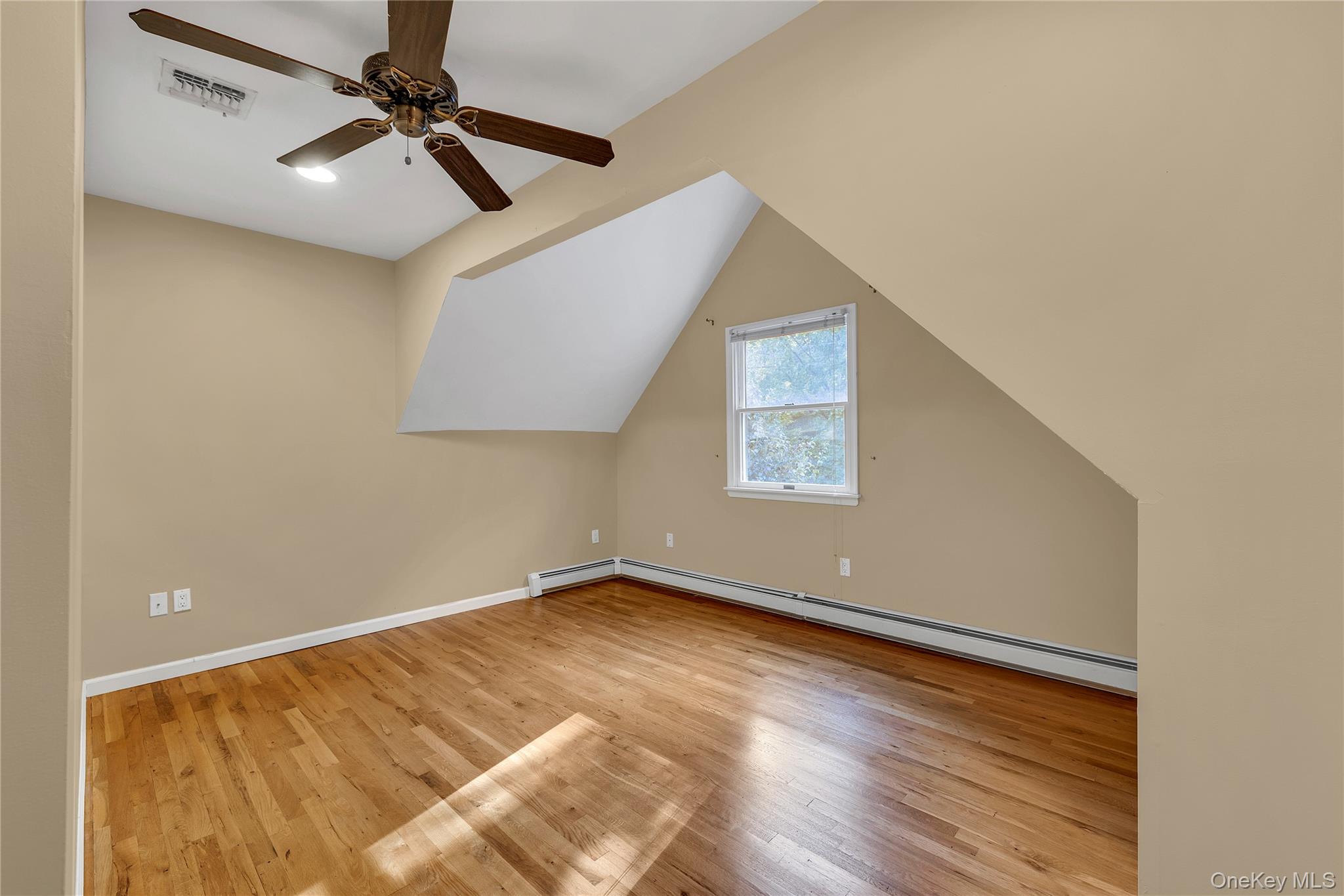 #20 photo, 124 Fleets Cove Road, Huntington , NY 11743